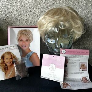 Toni Braxton Platinum Blonde Wig NIB